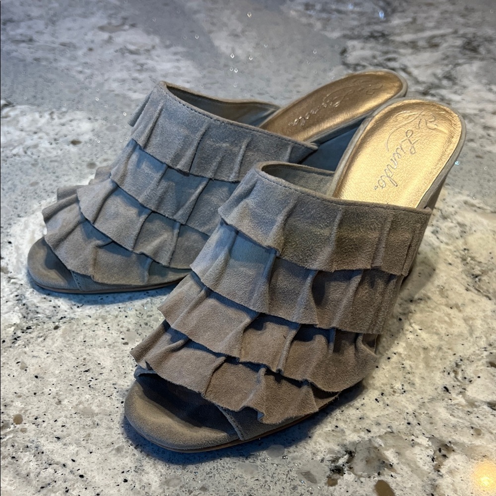 Anthropologie Liendo by Seychelles Taupe Ruffled Suede Wedge Slides Size 7 - Picture 10 of 10
